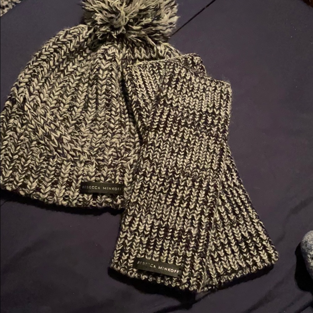Glove and hat set